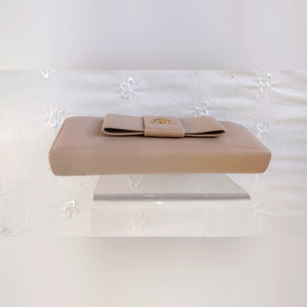 Prada Beige Leather Bow Wallet - Picture 3 of 10